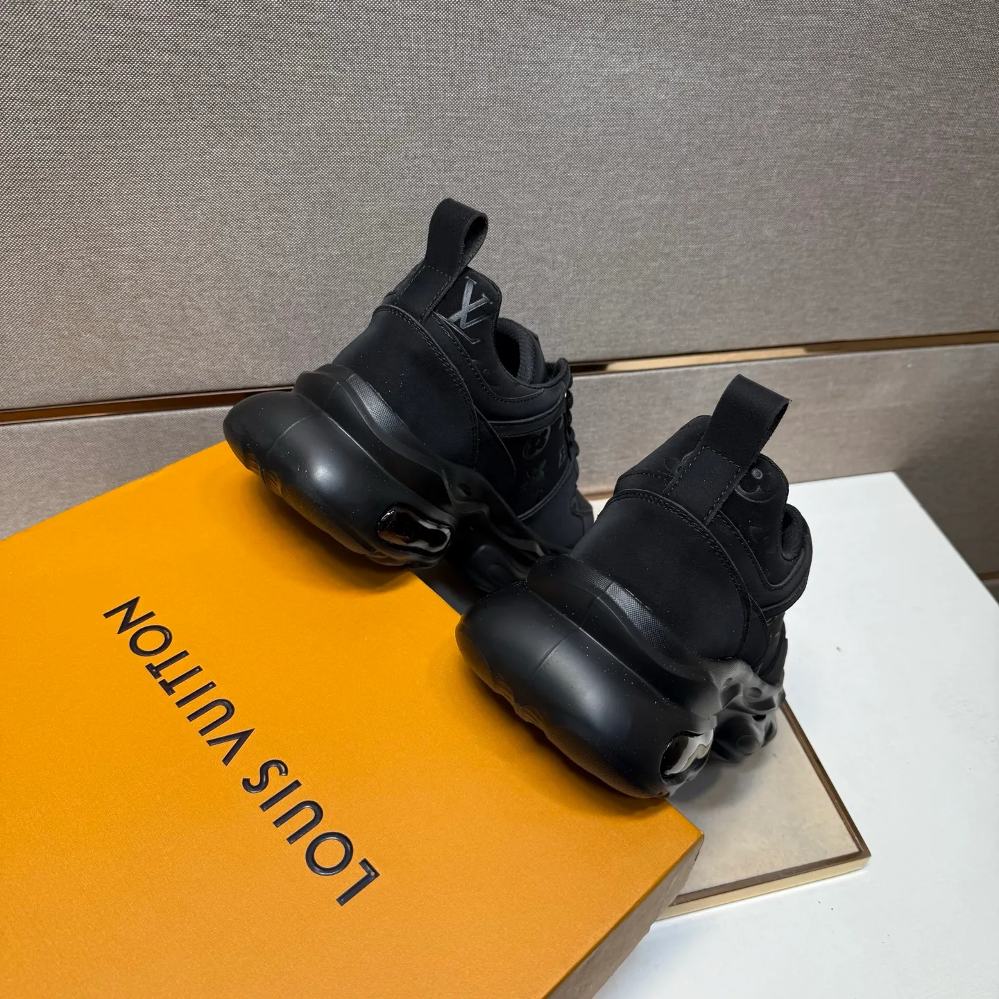 ⬛️Men's shoes 💰p462【LV～】Men's casual shoes 2025z cabinet sales simultaneously 🔶Size: 38-44 #️⃣ 🔷5 colors🔜The upper is made of multi-material splicing➕Mesh lining, comfortable and breathable, sole: original comfortable and wear-resistant outsole, ⚠️real thing📱photographed🎬real thing is better📢📢📢